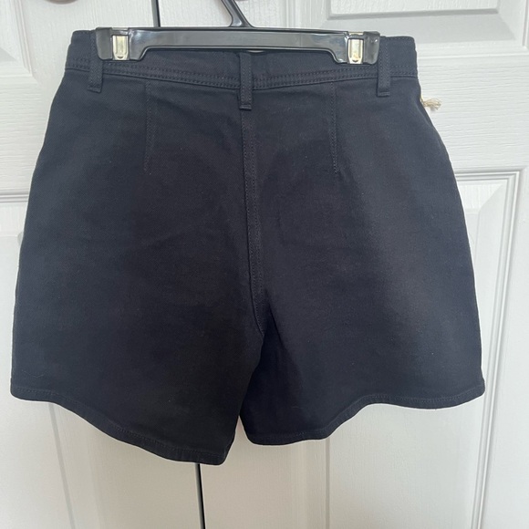 Aritzia Modern Utility Shorts in GD Black - Picture 2 of 3